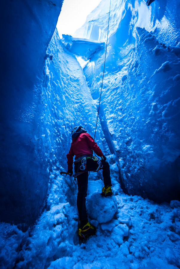 Michka dans un moulin de la mer de glace.