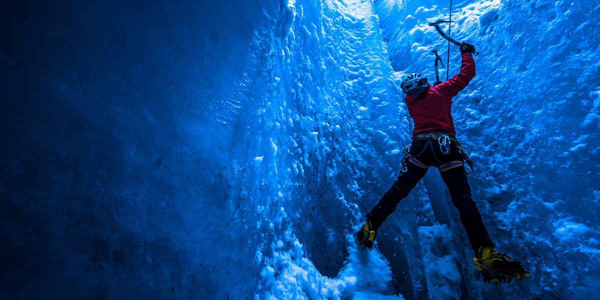 Michka dans un moulin de la mer de glace.