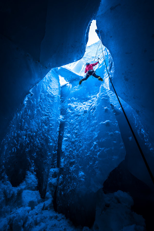 Michka dans un moulin de la mer de glace.