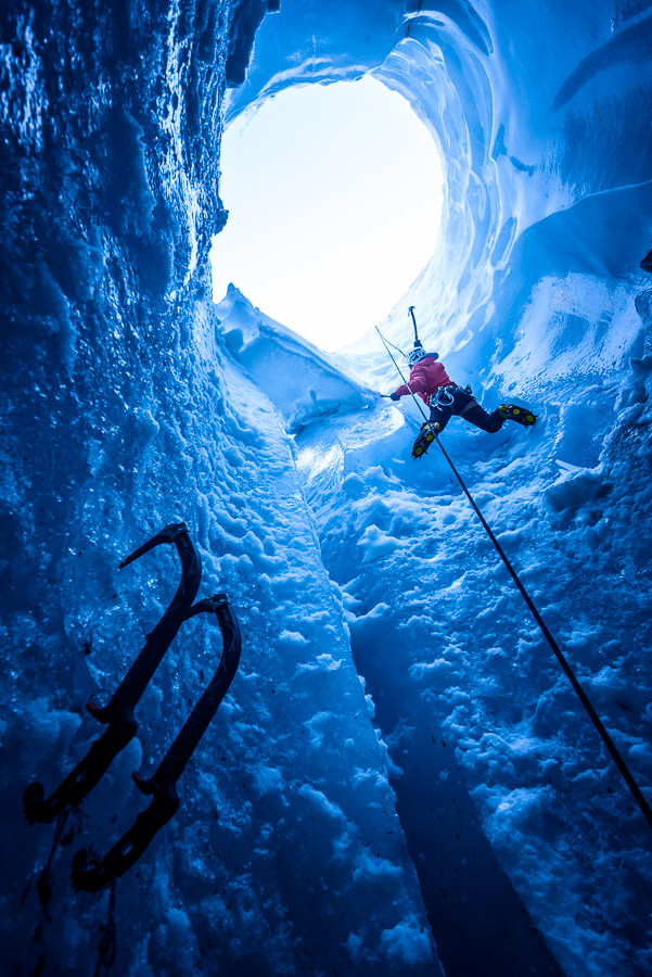 Michka dans un moulin de la mer de glace.