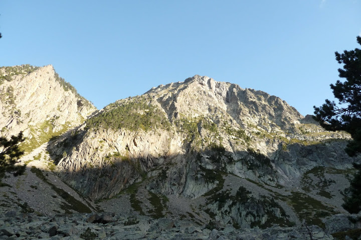 Face W du Rodo et son couloir NW à gauche
