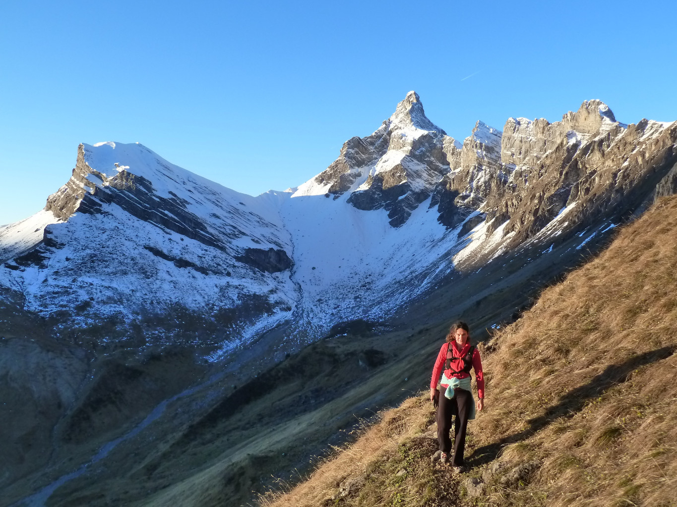 Approche sur fond de Pointe Percée ennneigée.