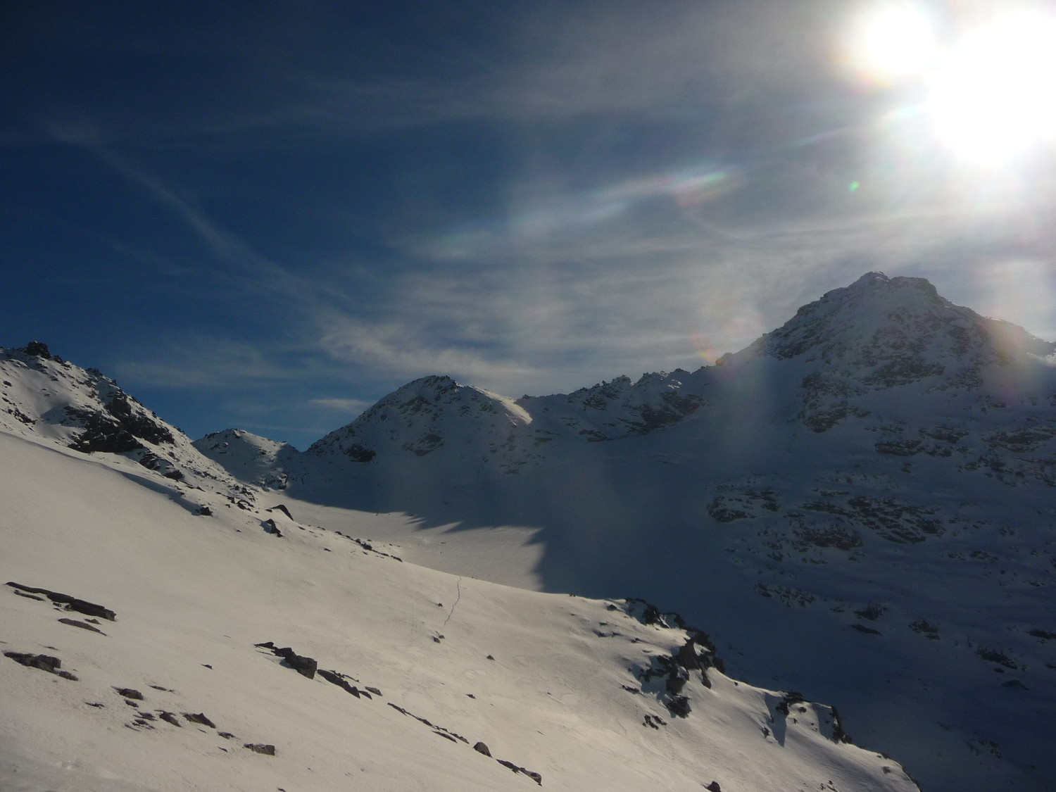 Pointe du Bouchet ds le fond et le col de Pierre Lory à gauche