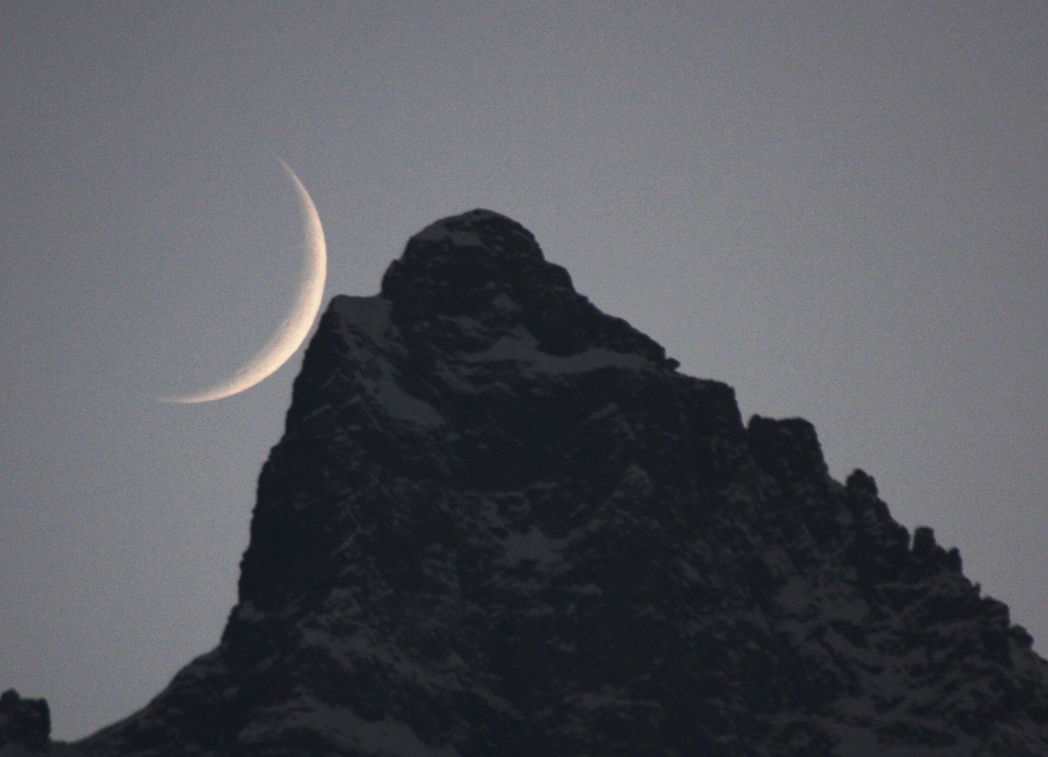 Lune sur la cime de l'Est (Dents du Midi)