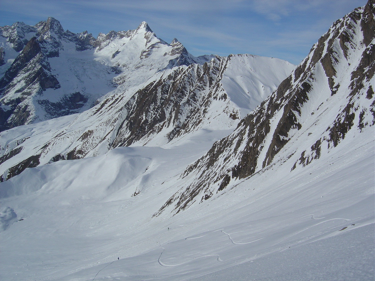 Presqu'au bas du versant. Restera plus qu'à rejoindre la selle blanche horizontale (haut de la photo à droite)
