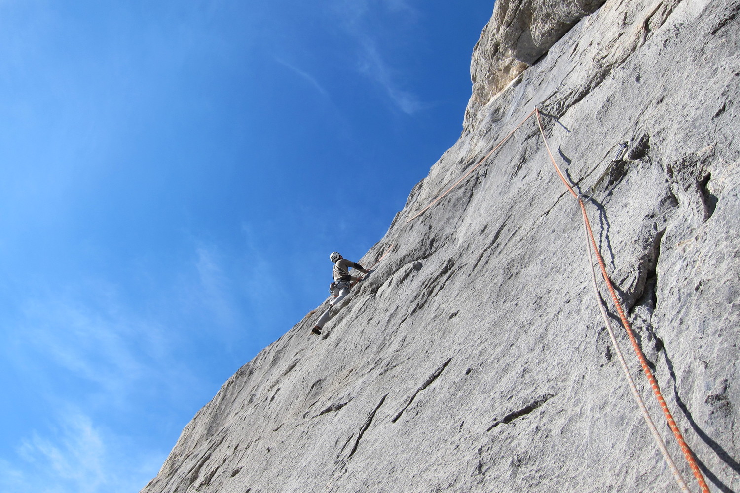 L6 : ça traverse sur un rocher gris splendide !
