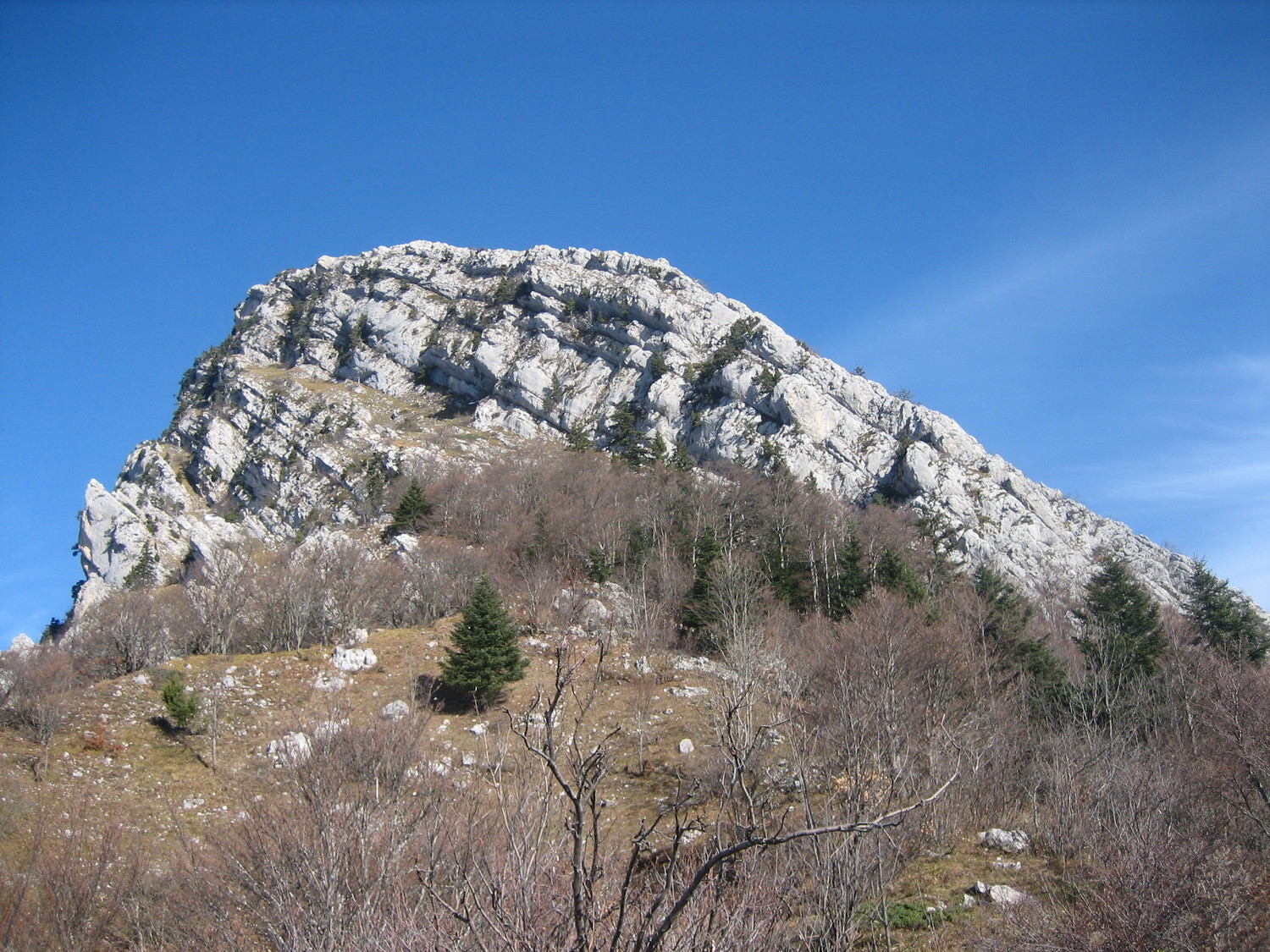 Rochers de Chalves, avec l'arête S à droite