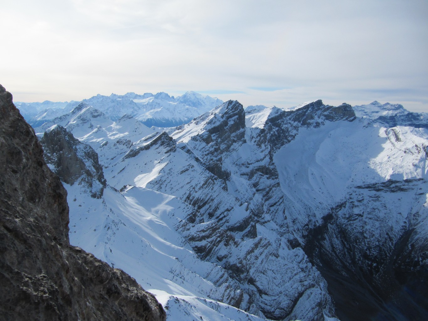 vue vers le Massif du Mont Blanc depuis l'arête