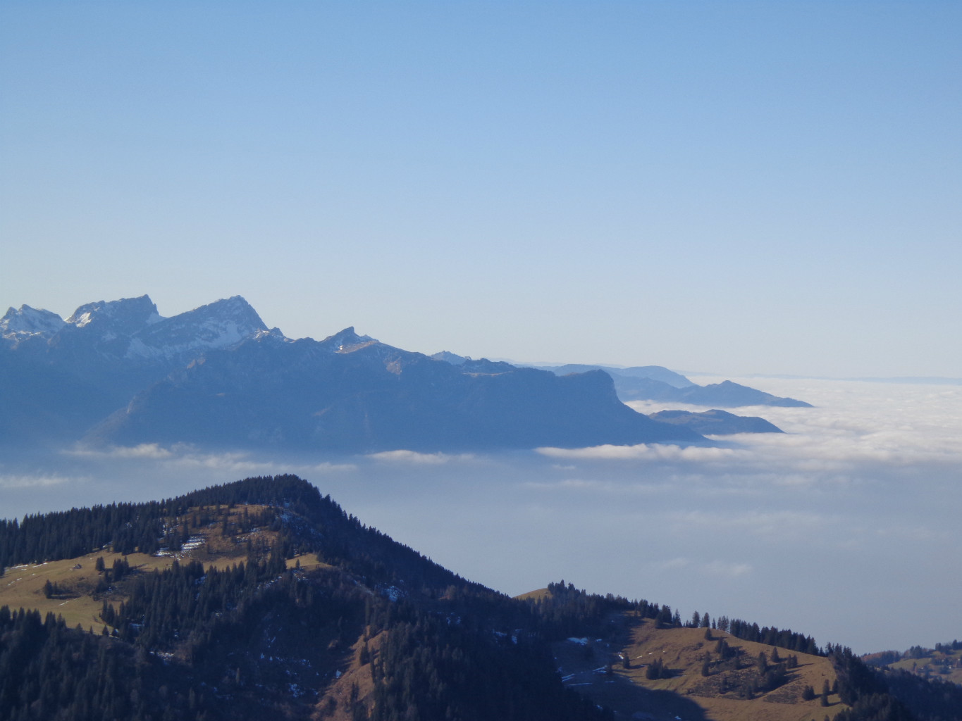 Lac léman sous le brouillard