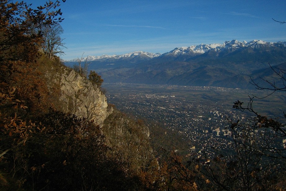 Admirer Belledonne et le Grésivaudan et se demander quand la neige retombera...