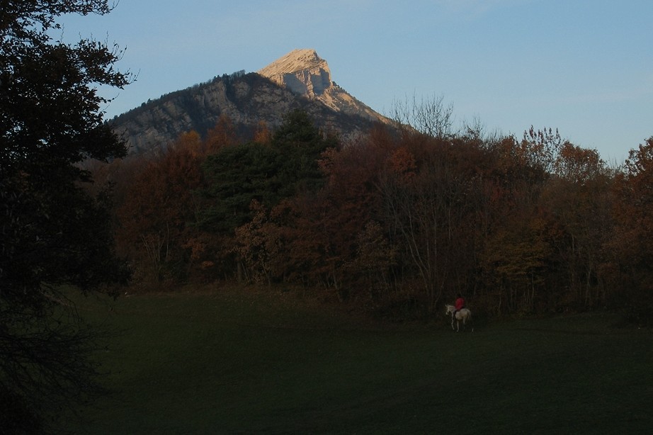 ... avant de gagner le Mont Rachais et de redescendre dans les pâtures...