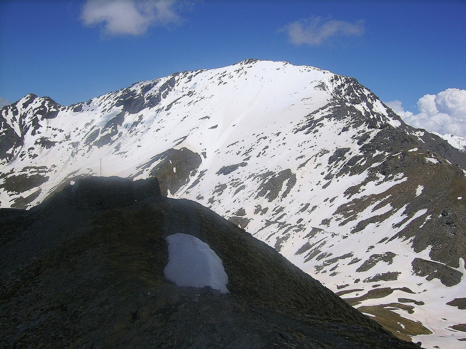 Le sommet vu depuis le fort du Mont froid