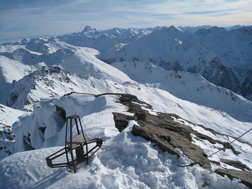 Au sommet de la Punta Rognosa (3280 m), le Viso au loin
