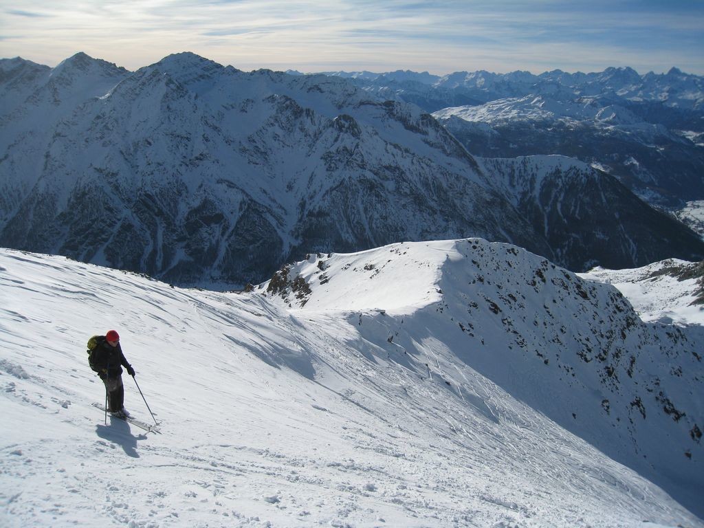 Descente en face W de la Punta Rognosa, dans le vallon de Chisonetto