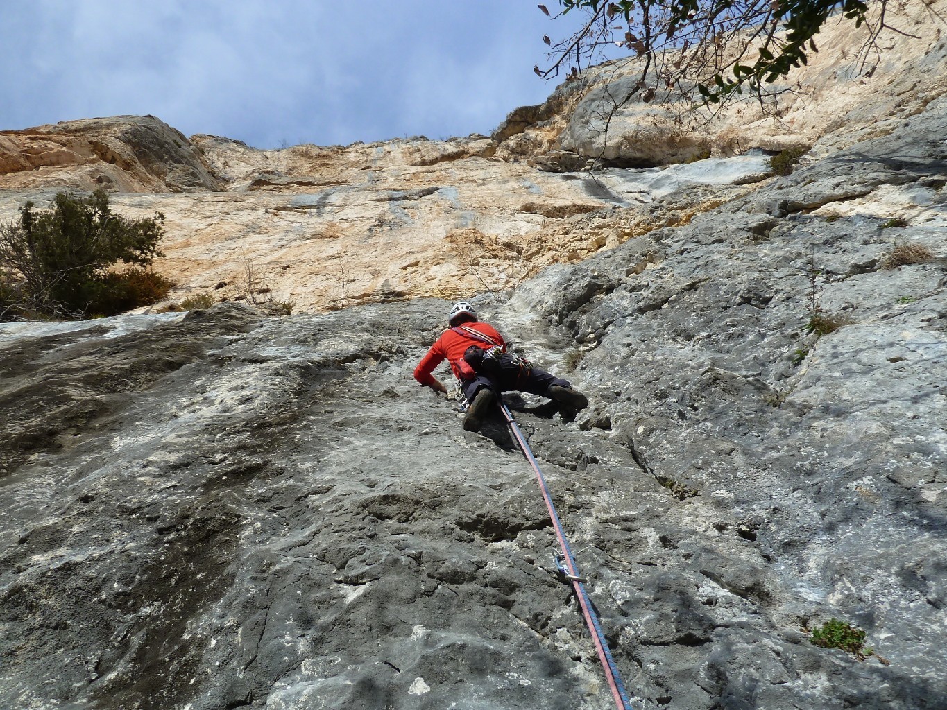L1 un court 6a qui dépose au pied du mur