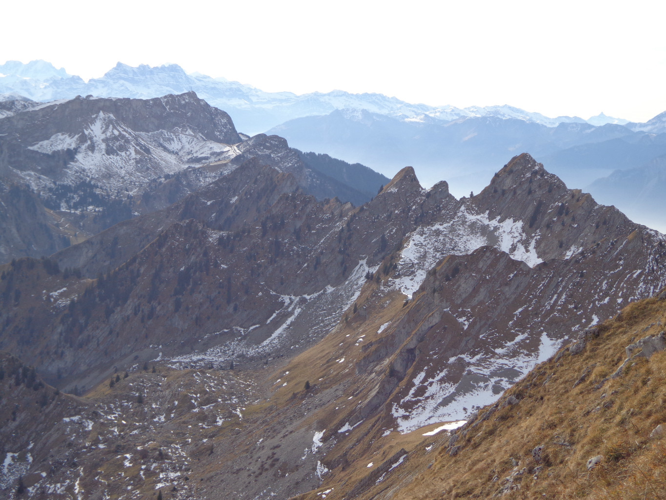 Dents du Midi au fond, Rochers de Nayes au milieu, arêtedes Verraux, Cape au Moine et le Pila