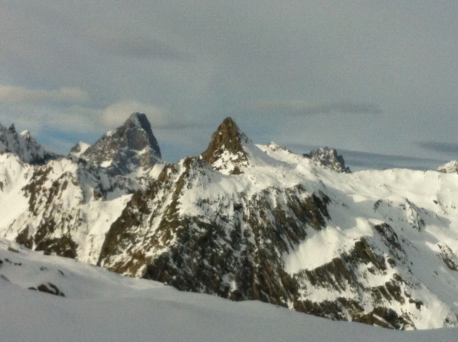 Grandes Jorasses à gauche, Pain de Sucre à droite