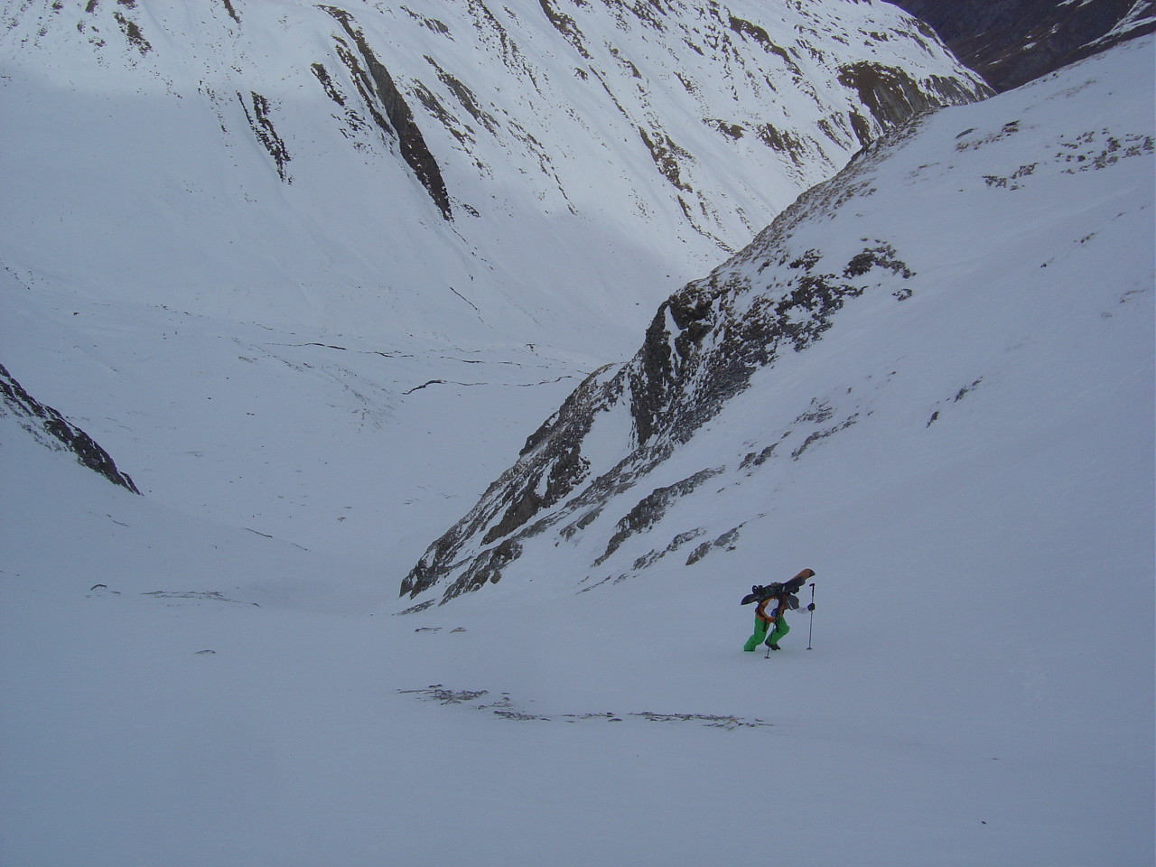 A pied pour atteindre le col du Fourchon