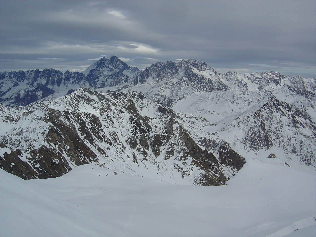 Sombre Grand Combin...