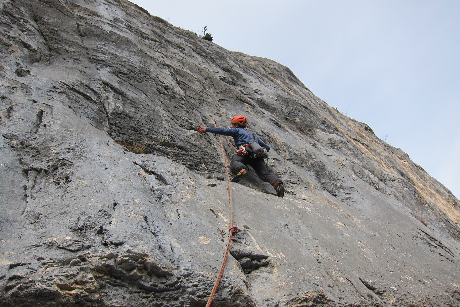 Au pied du mur de L4.