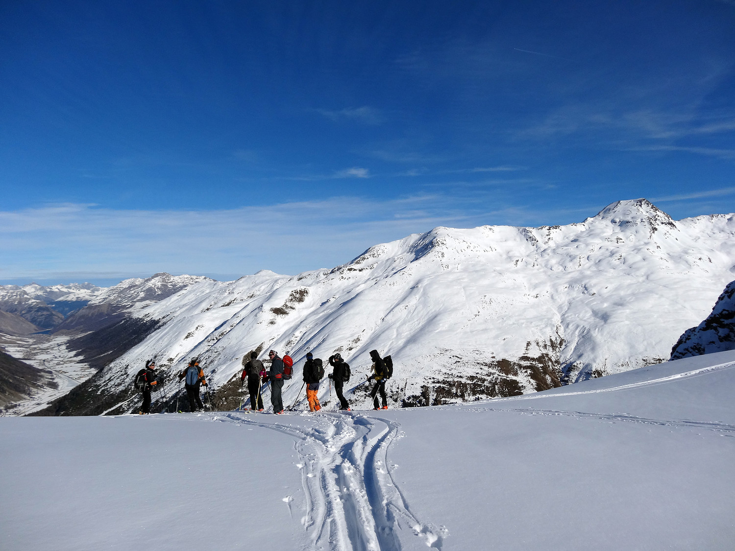 Il gruppone contemplando il panorama