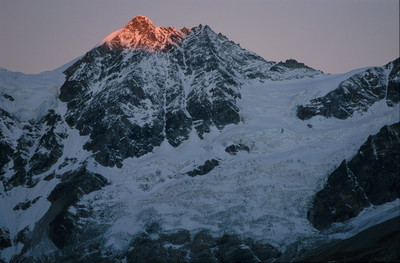 Lever de soleil sur le Schalihorn, par omα