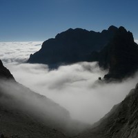 Le refuge Tosa émmerge de la brume
