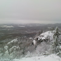 Vue sur les Monts Valins depuis la Tete du chien