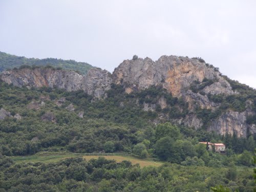 Les falaises au dessus du mas