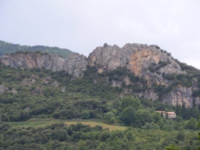 Les falaises au dessus du mas Les falaises au dessus du mas