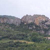 Les falaises au dessus du mas