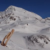 Cairn style valdotain pour baliser l'itinéraire menant au nouveau refuge de Fallère 