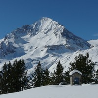 L'oratoire de Saint Antoine, face à la Dent Parrachée