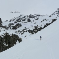 Le refuge est en vue, à droite du gendarme le Lambert