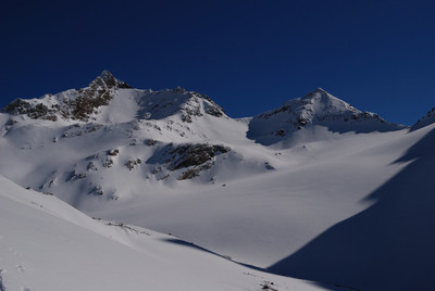 Pizzo Paradisino 3302m e La Pala dal Vedreit da Camp, a destra il passo di quota 3031m per scendere nel Scispadus Pizzo Paradisino 3302m e La Pala dal Vedreit da Camp, a destra il passo di quota 3031m per scendere nel Scispadus