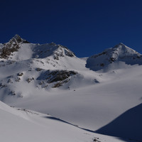Pizzo Paradisino 3302m e La Pala dal Vedreit da Camp, a destra il passo di quota 3031m per scendere nel Scispadus