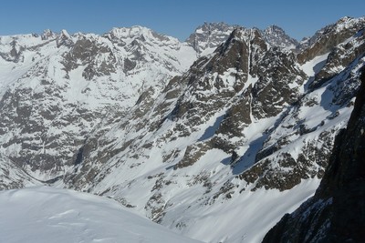Rive droite du vallon des Etages, Grande Aiguille de la Bérarde Rive droite du vallon des Etages, Grande Aiguille de la Bérarde