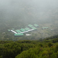 Mont Meru, Saddle hut.