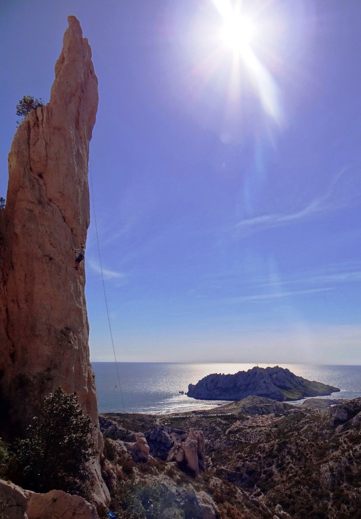 beau 6c "Thaï-thaï" sur le pilier de droite