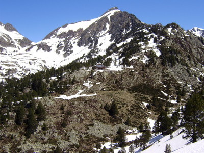 Refuge des Bésines, Porteille des Bésines à G (vu de la Jasse des Pujols) Refuge des Bésines, Porteille des Bésines à G (vu de la Jasse des Pujols)