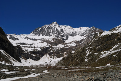 L'Uia di Ciamarella 3676m versante S  vista dal Pian della Mussa 1800m