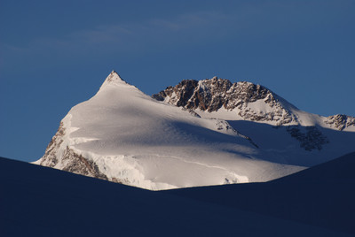 Punta Nordend 4609m e Dufour 4633m visti da N durante la salita all'Alphubel dalla Taschhutte Punta Nordend 4609m e Dufour 4633m visti da N durante la salita all'Alphubel dalla Taschhutte