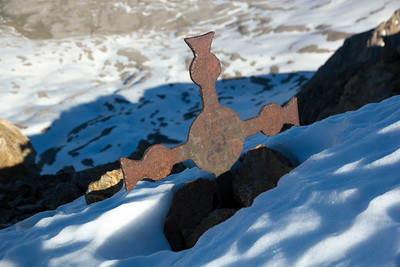 Croix à Raymond d'Espouy au sommet du pic d'Espouy Croix à Raymond d'Espouy au sommet du pic d'Espouy
