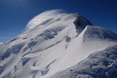 L'estetica cima del Monte Bianco 4807m dalla cresta di Bosses