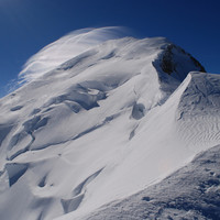 L'estetica cima del Monte Bianco 4807m dalla cresta di Bosses