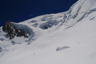 La parete N del Monte Bianco vista dal Grand Plateau a circa 4000m