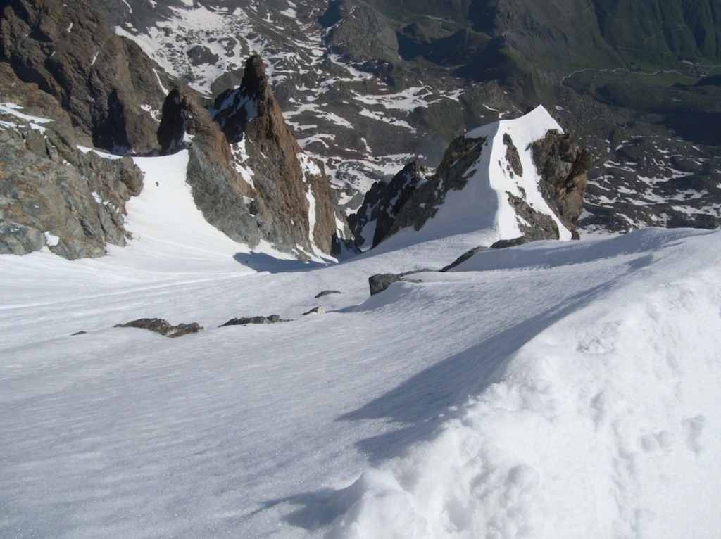 Guardando verso il basso, siamo saliti dal canalone al centro foto