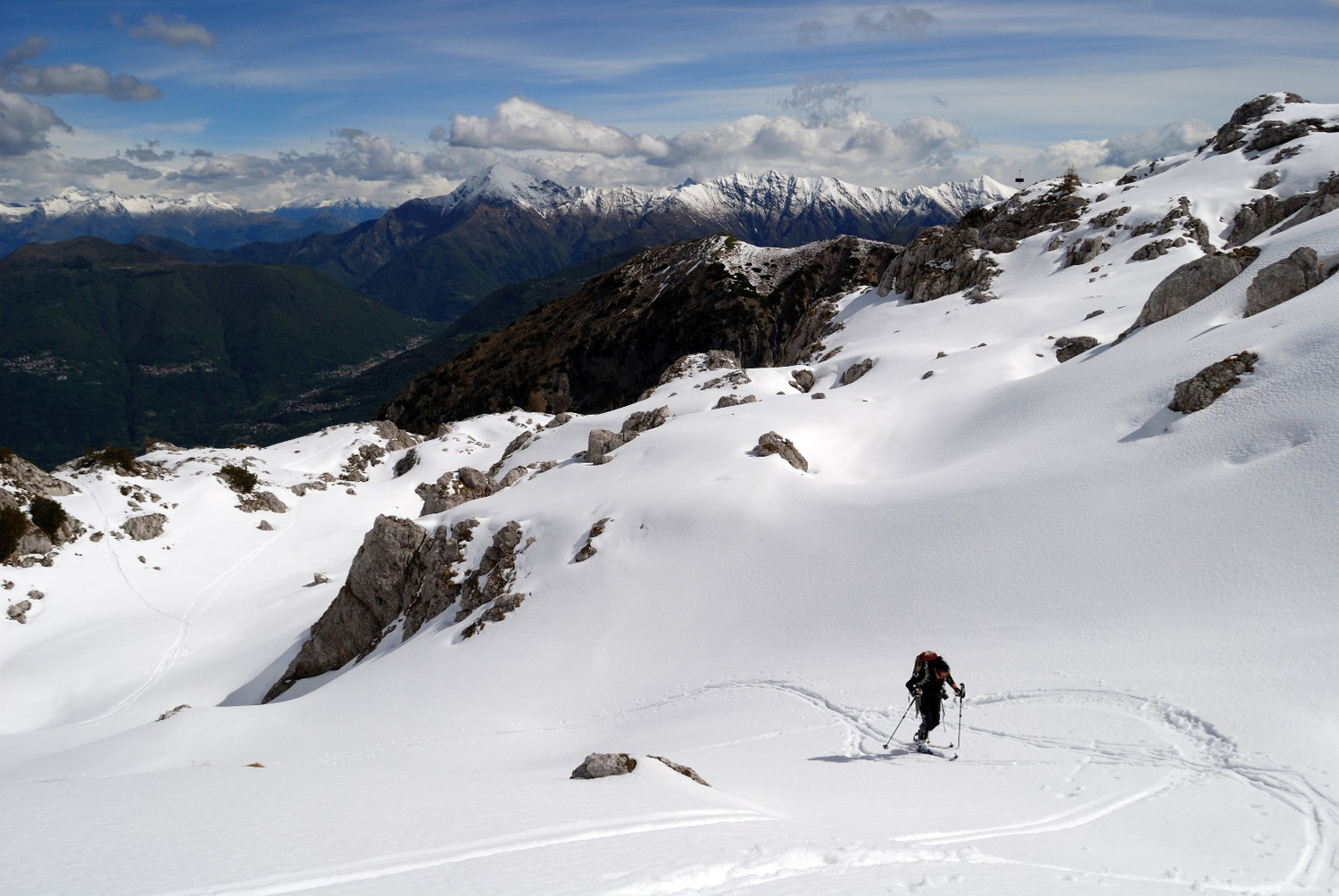 Salendo al Grignone dal Cainallo con vista verso il Legnone 2609m