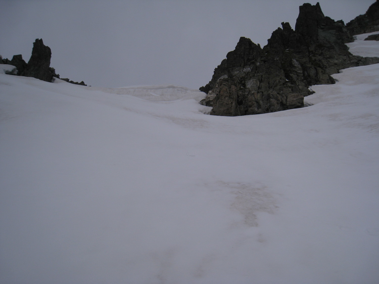 col de Gleysin - une belle corniche barre le col