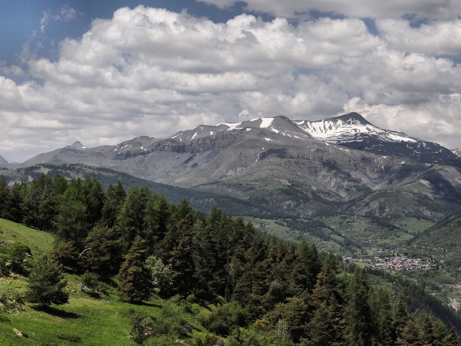 Mont Mounier versant S et cime Nègre à gauche